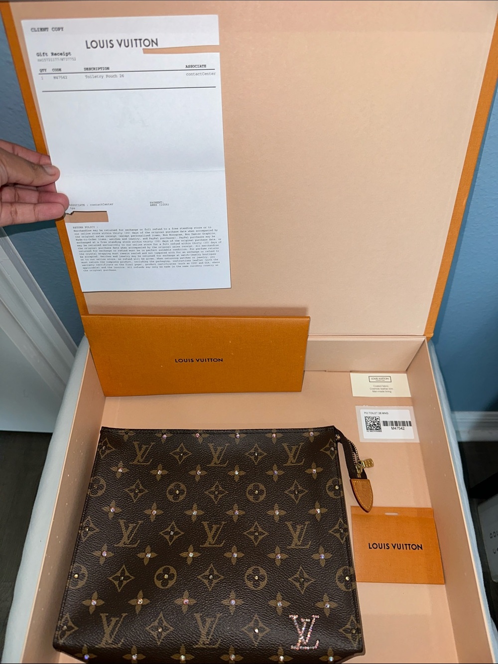 Authentic Louis Vuitton toiletry pouch 26